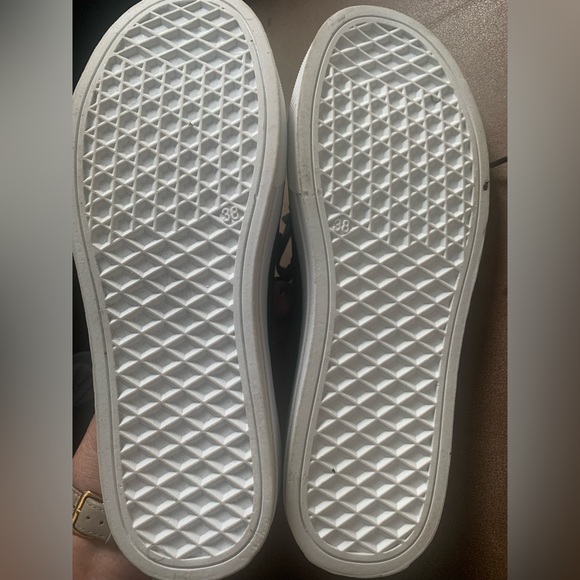 Slip On Sneakers Skater Shoes Two Tone Black & White Rubber Sole Size 7.5” NWOT - Picture 6 of 8